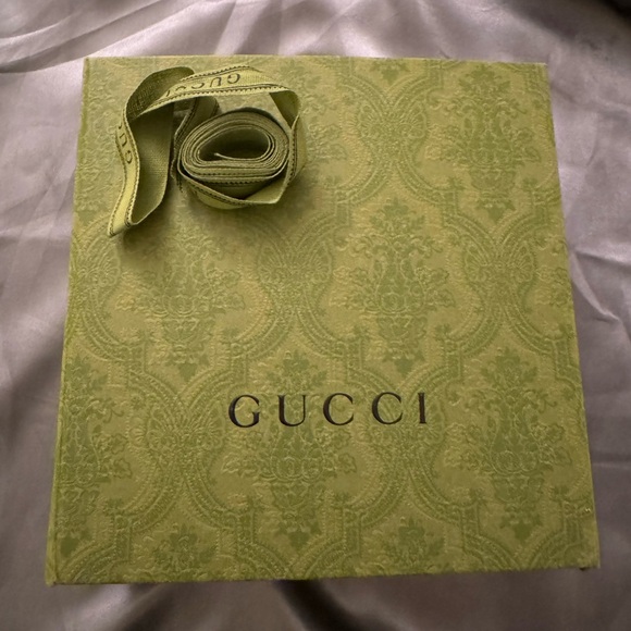 Gucci belt - Unisex 
Reason for selling - wanted a smaller size 
100% new main image 6